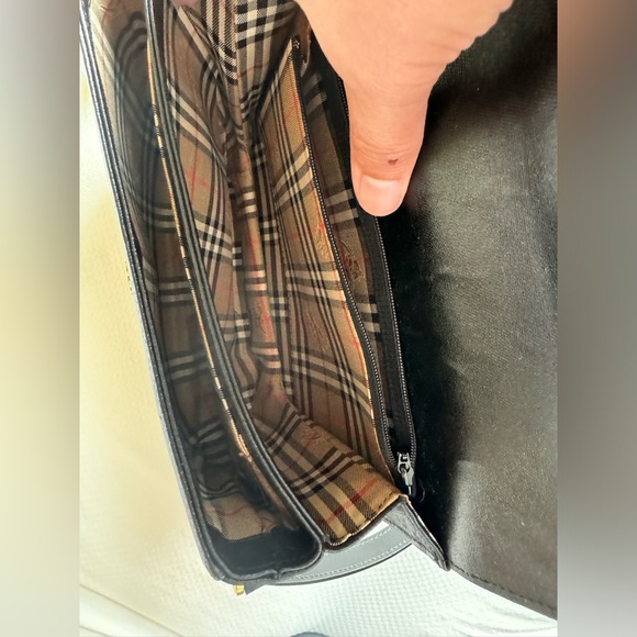 🙏Burberry Leather Sling Bag - Picture 11 of 16